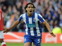 乐竟平台 -冲刺阶段波尔图备战欧联，战术微调细节曝光，态度坚定，临场指挥获称赞(全面内战的三个阶段的战术)