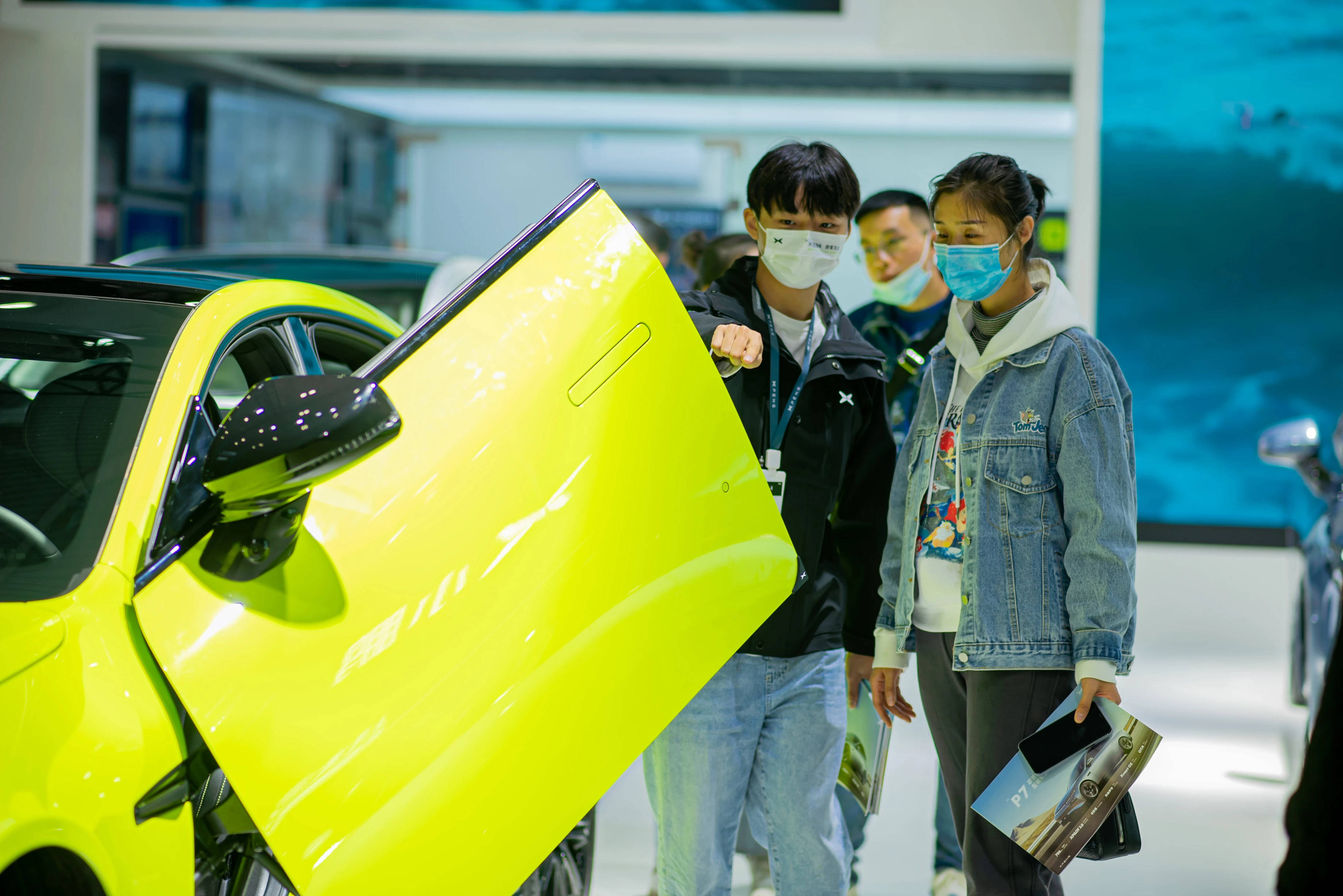 包含赛地聚焦——欧联转会期热度飙升；山东泰山主帅复盘；质疑声仍在；团队化学反应显著的词条